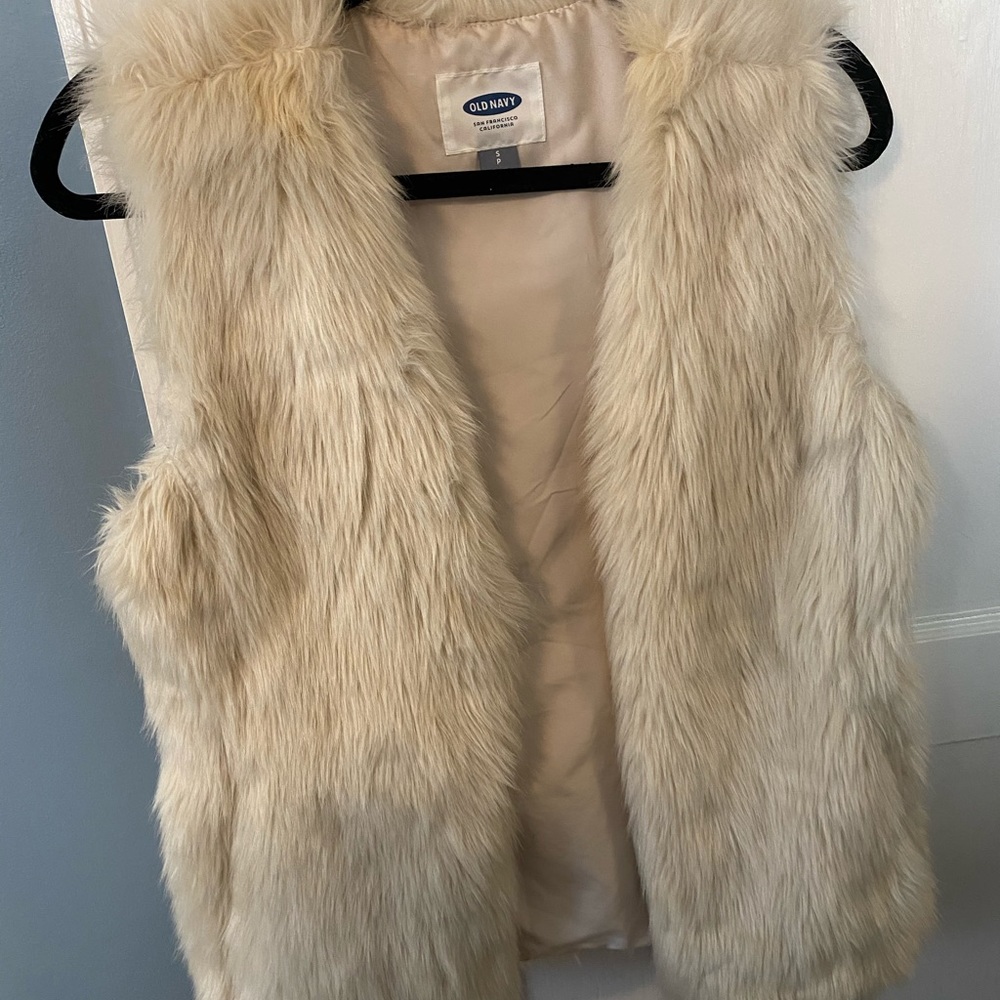 White fur vest